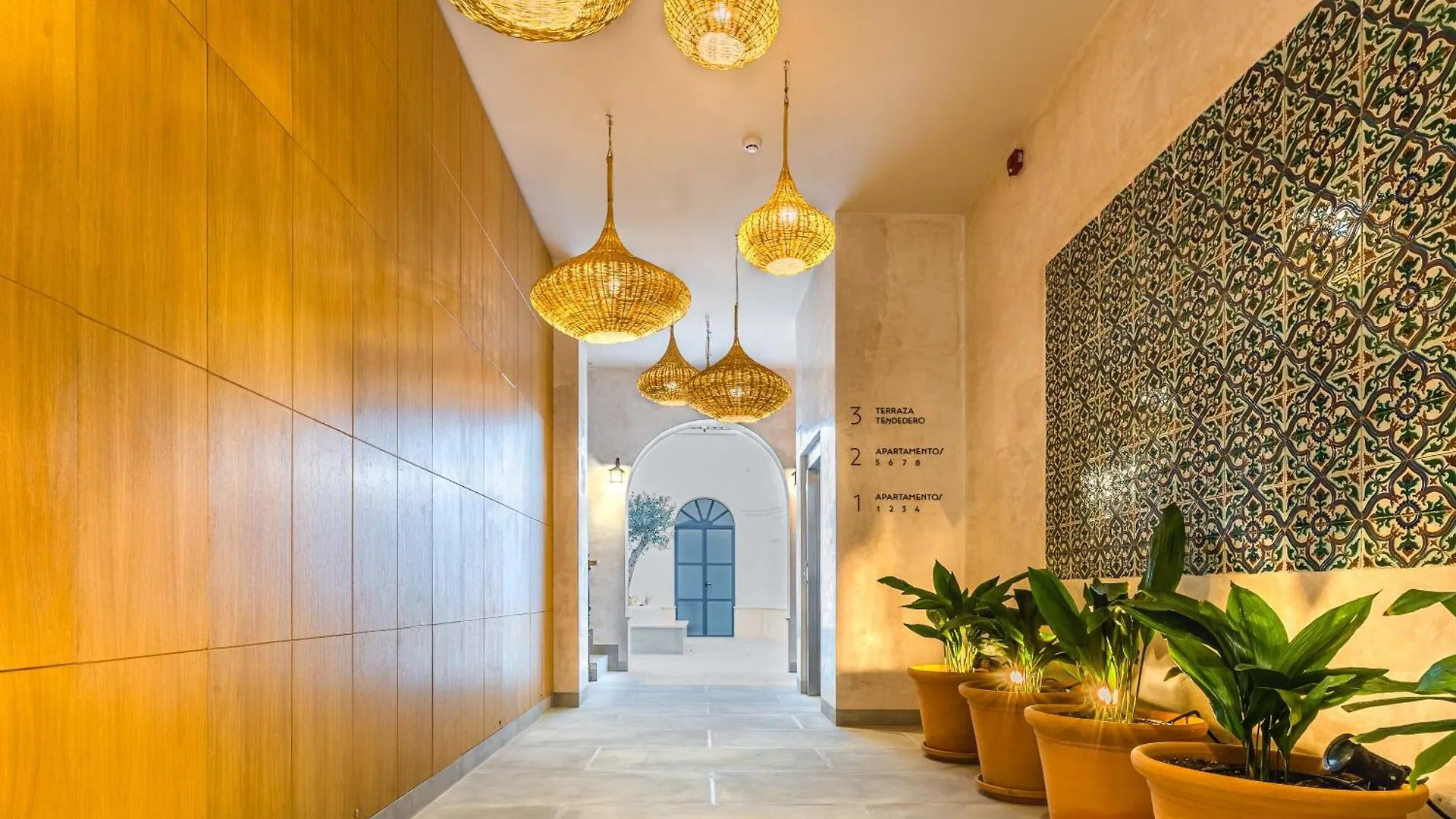 Casa De La Vega Suites contacts